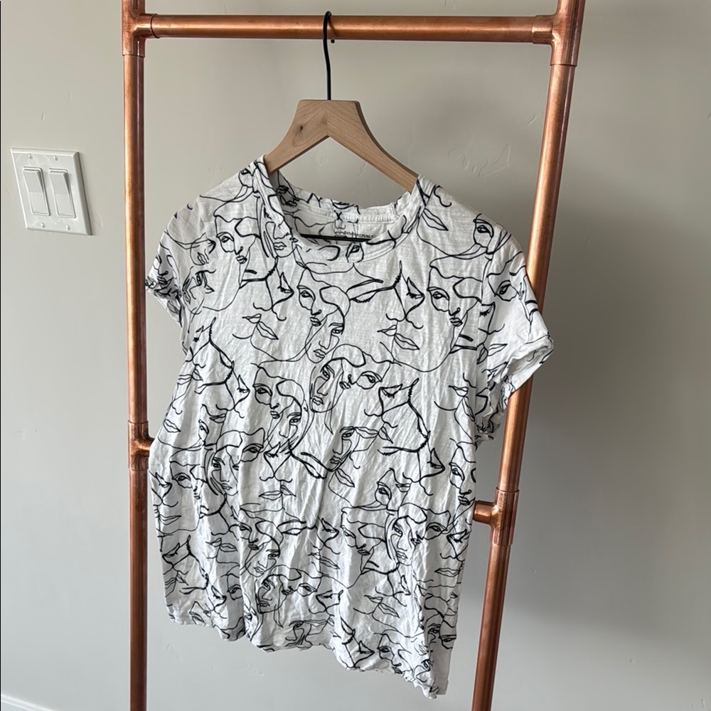 Banana Republic Black and White Graphic Polo T-Shirt - Picture 2 of 6